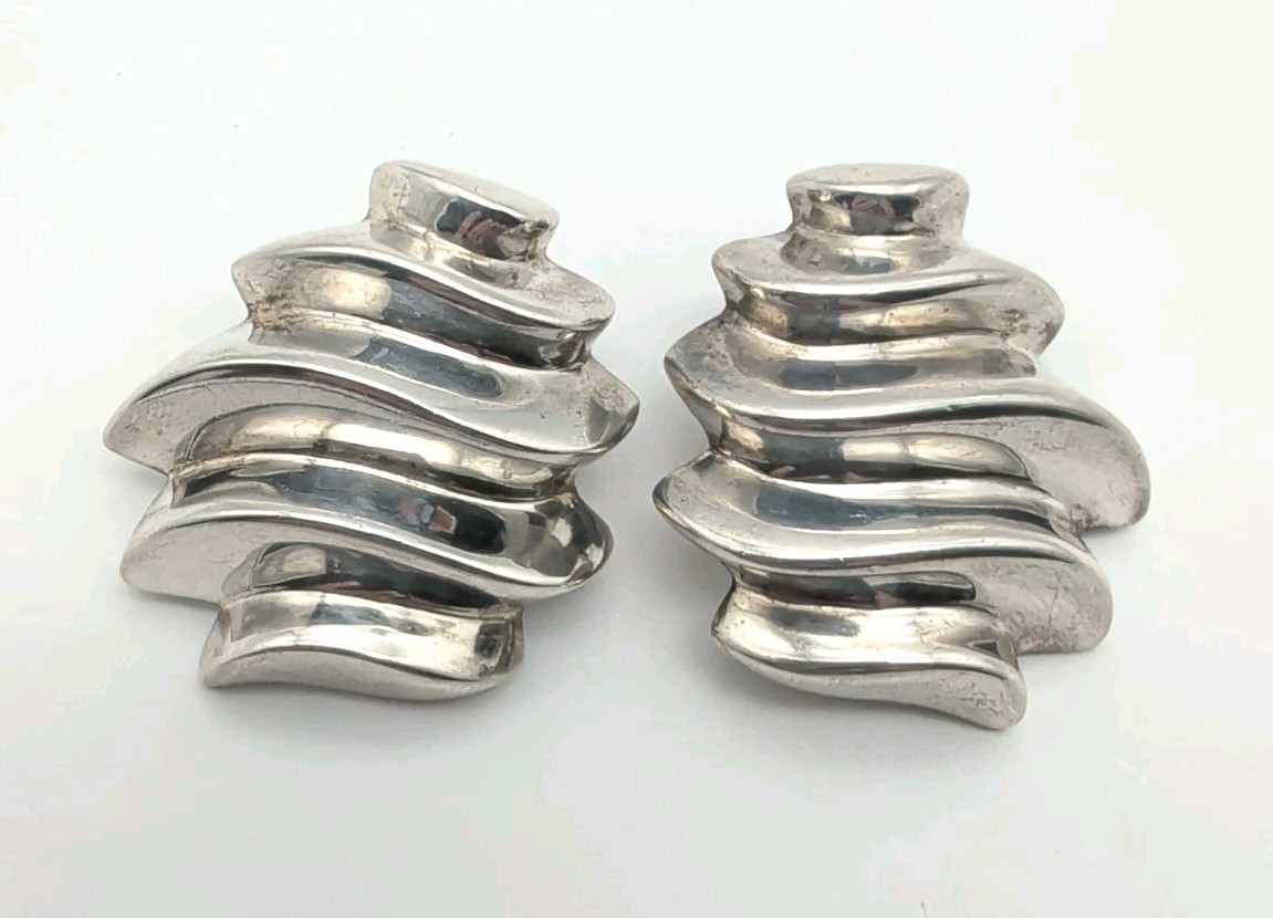 Vintage Modernist Bayanihan Sterling Silver Ribbed Wave Clip On Earrings 1¼”