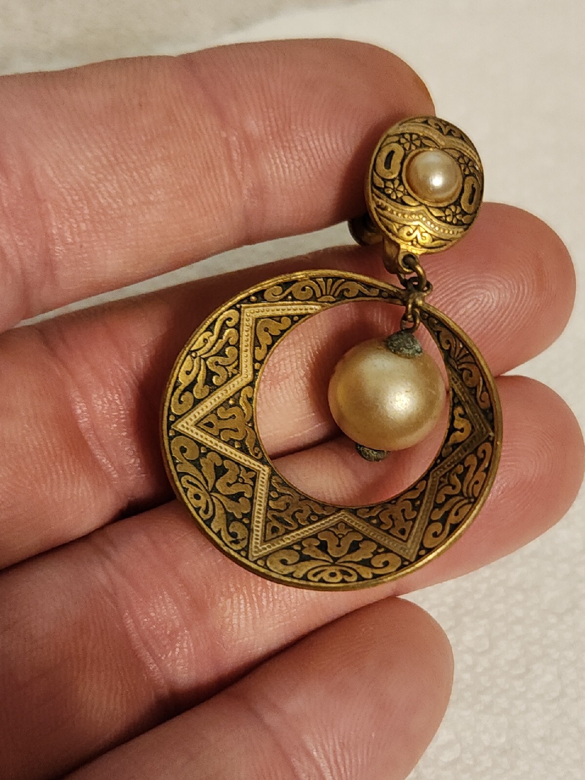 Vtg Spanish Damascene Faux Pearl Dangle Drop Hoop Screwback Earrings
