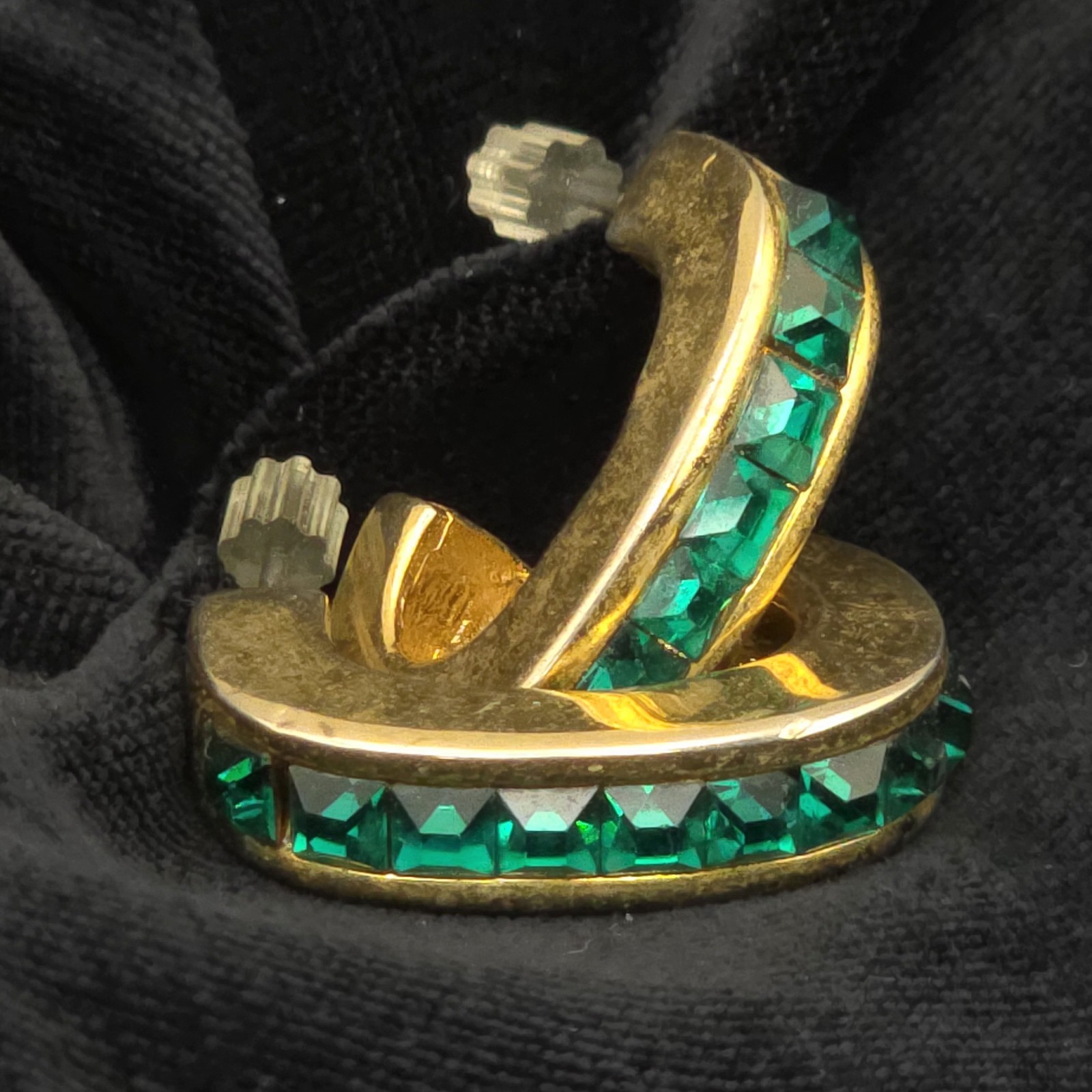 Carolee Vintage Emerald green 1/ 2hoop earrings, gold toned, almost 1″ 6mm wide