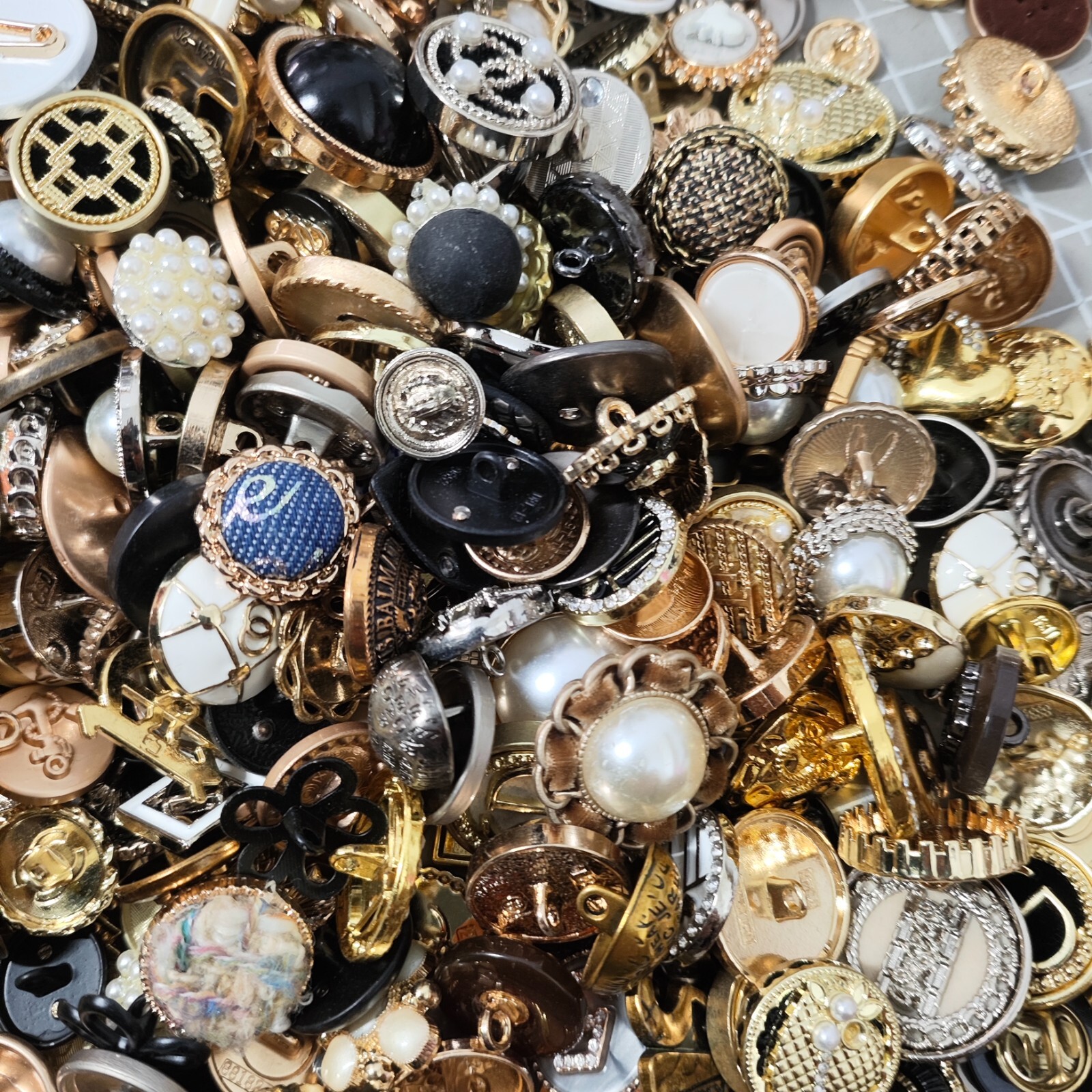 Vintage-now Costume Jewelry makeing Lots button Read Description 50pcs