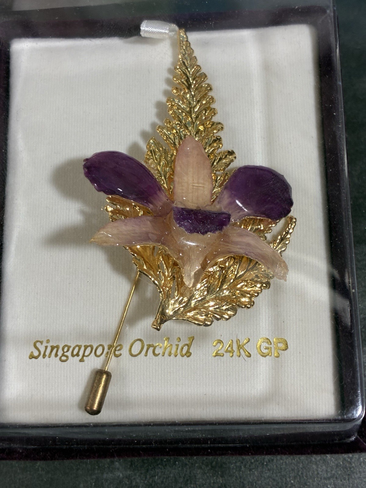 Singapore Gold Trimmed Dendrobium Orchid Pin – Gold with Purple Vtg