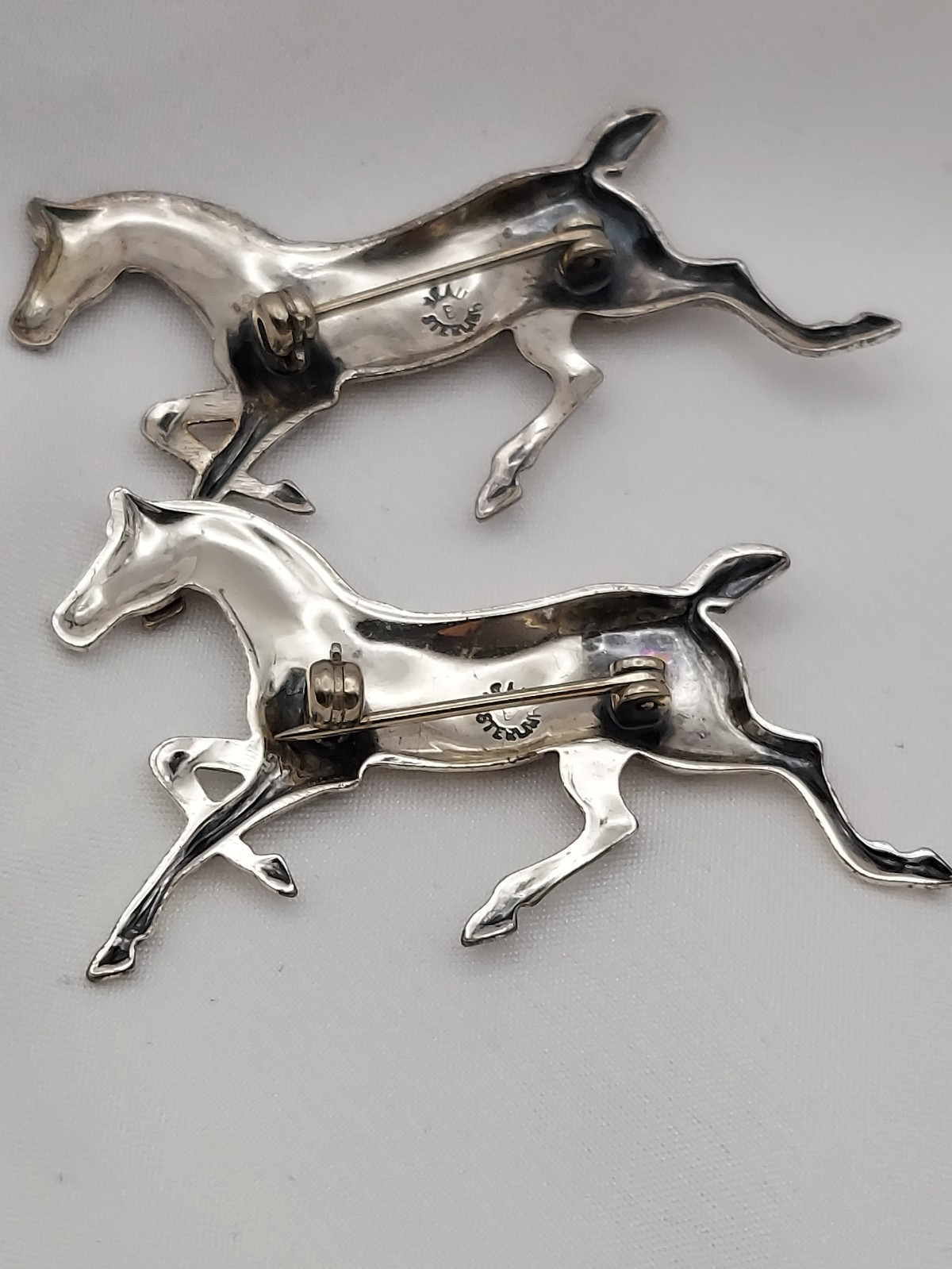 2 Vintage Beau Sterling Running Race Arabian Horses Brooch Equestrian 8.04g