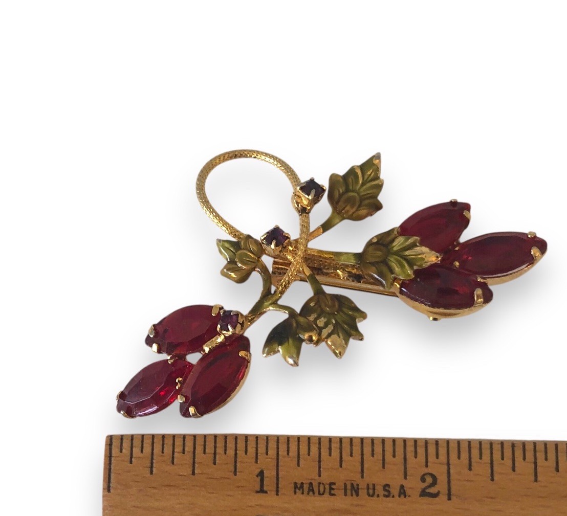 Vtg Delicate Enameled Gold Tone Metal Red Stones Prong Setting Floral Brooch Pin