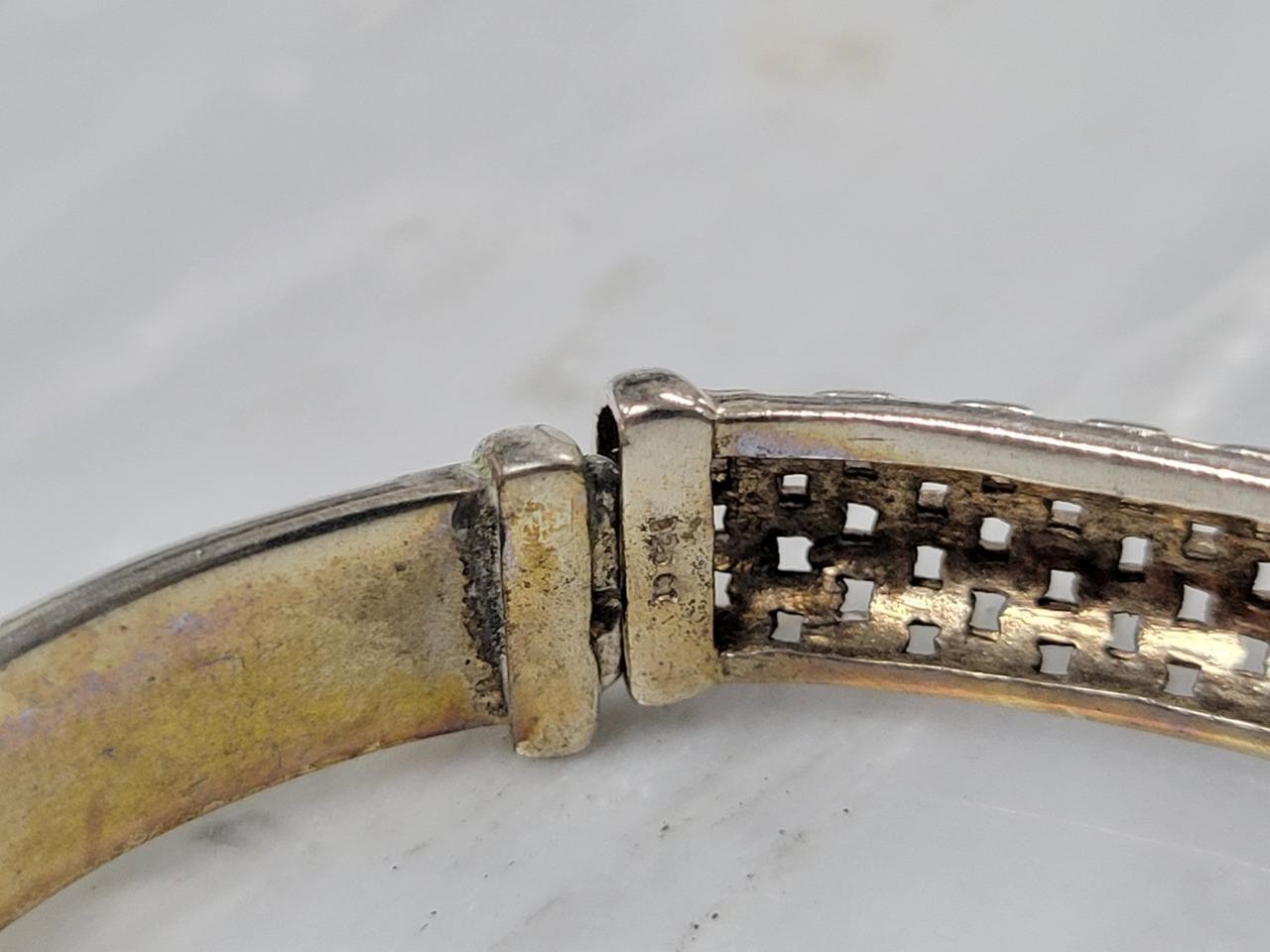 Vintage Sterling Silver Cut-Out Hinged Bangle Bracelet ~ 6-3/4″ ~ 19g ~ 11-I901