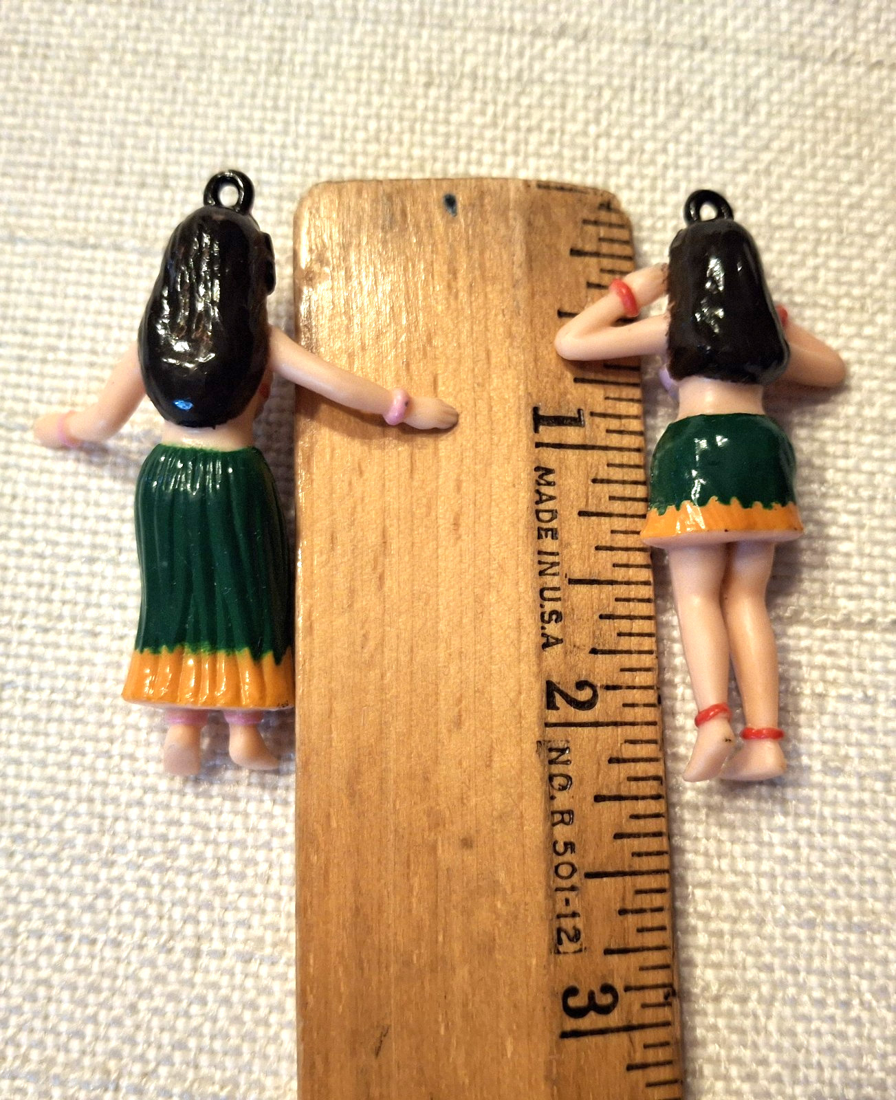 8 Vintage Plastic Hawaiian Hula Girl 2″ Charms/Pendants ~ 2 different poses