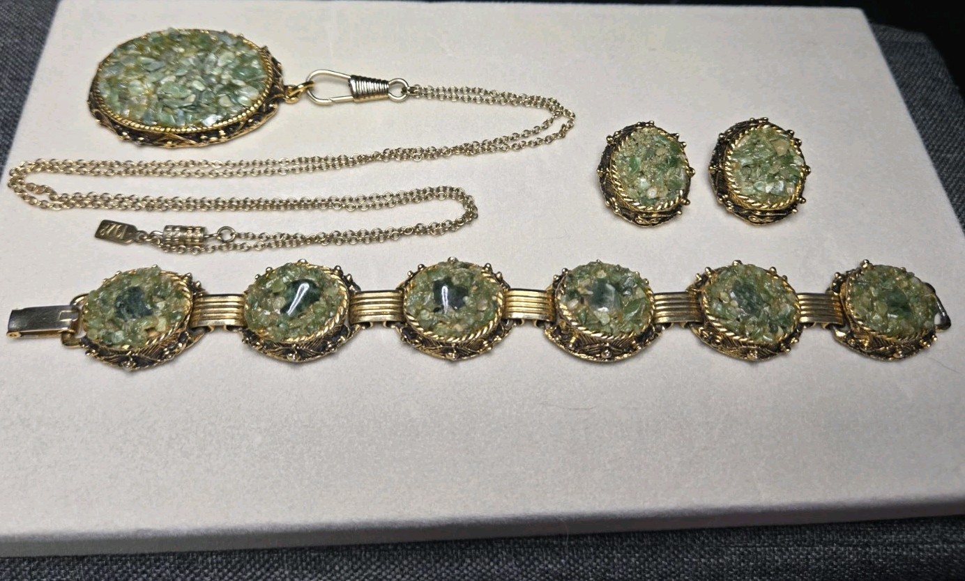 Antique Circa 1920s Jewelry Set Bracelet Earrings Necklace Ring Jade Chips