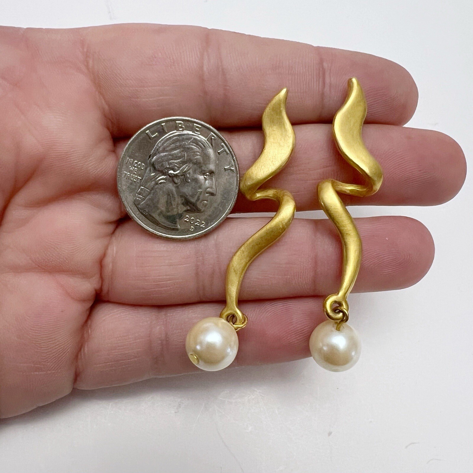 Vintage Matte Goldtone Faux Pearl Swirl Ribbon Spiral Drop Dangle Earrings