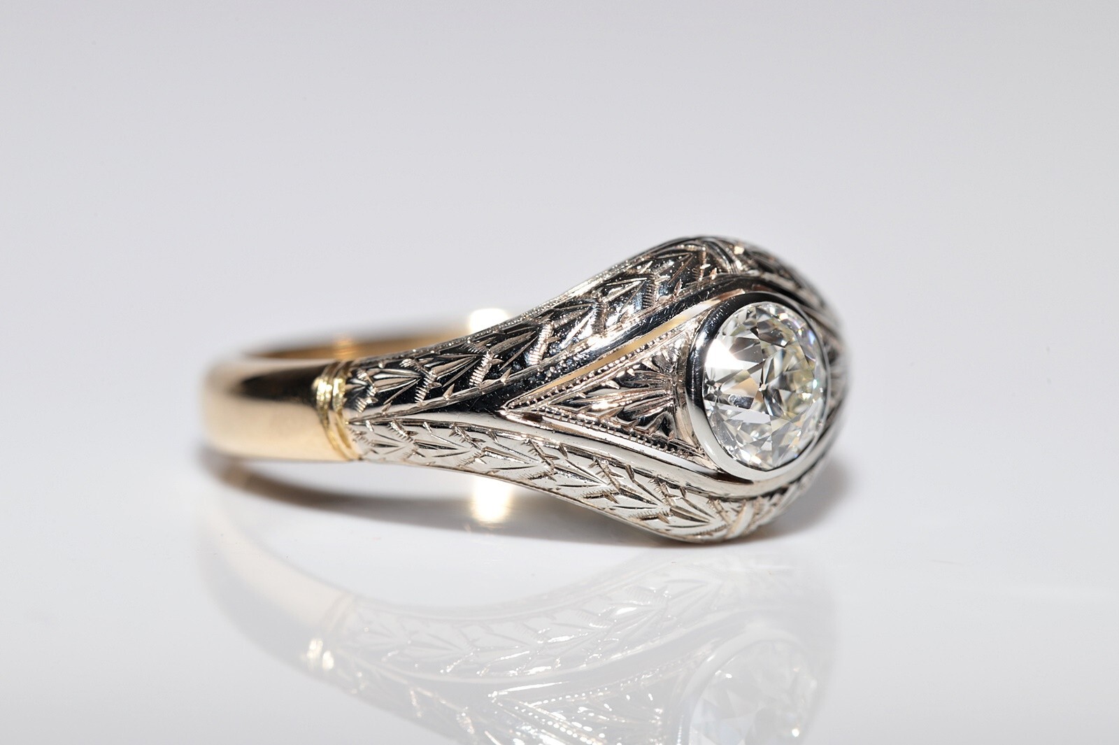 Antique Circa 1920s Art Deco 18k Gold Natural Diamond Decorated Solitaire Ring