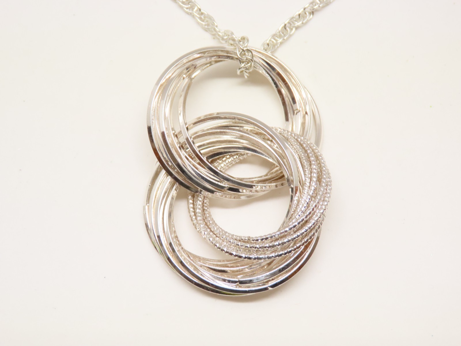 Necklace Pendant Liz Claiborne Vintage Silver Tone Slight Discolor Chain D5372