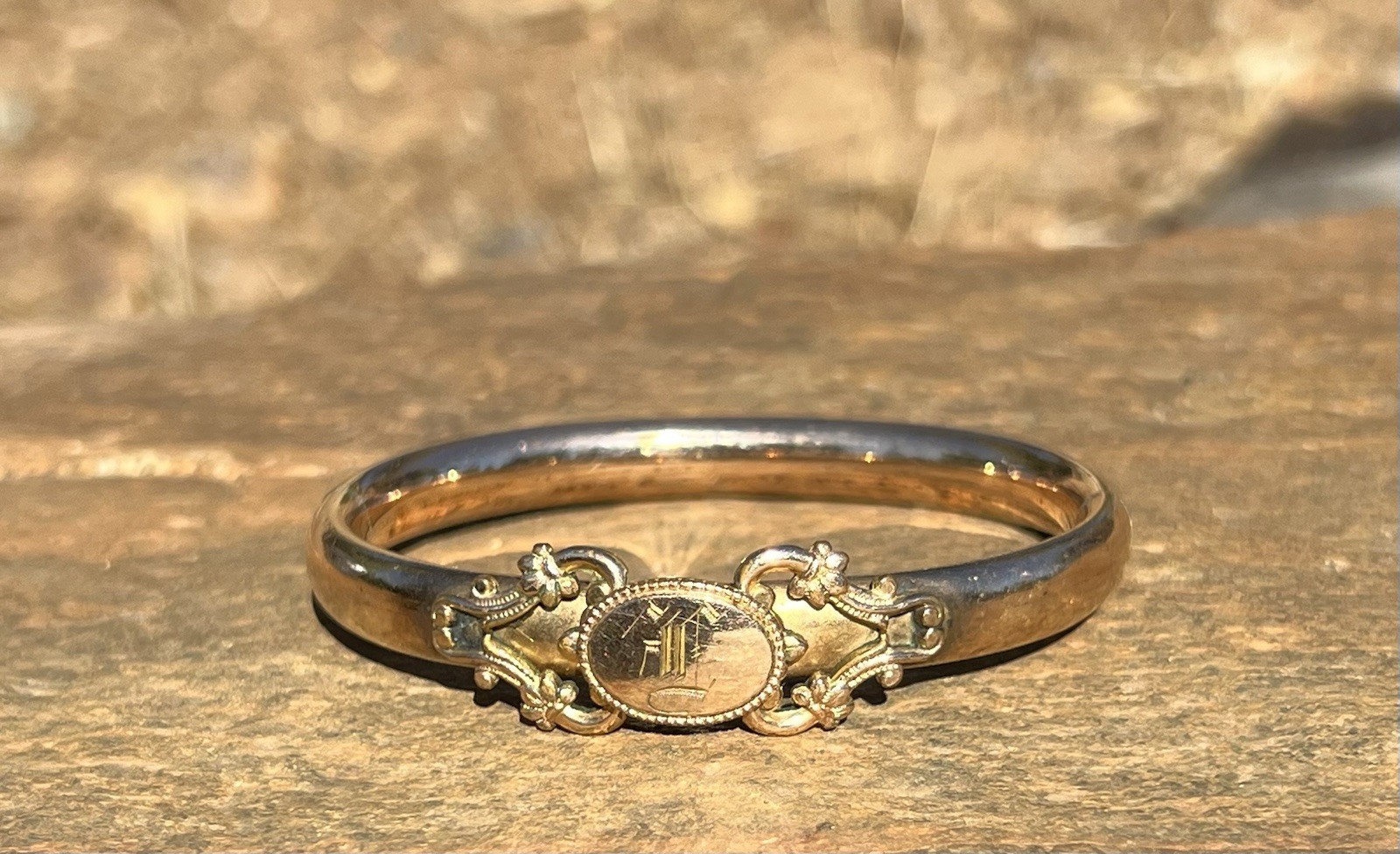 ANTIQUE HINGED BANGLE BRACELET UNMARKED GOLD-FILLED PUSH BUTTON ENGRAVED INITIAL