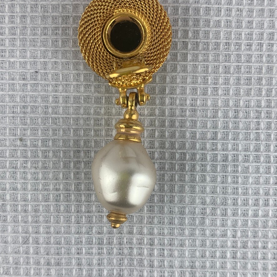 vintage Earrings Black Jet Pearl Drop 80’s clip-on Henri Bendel Beautiful detail