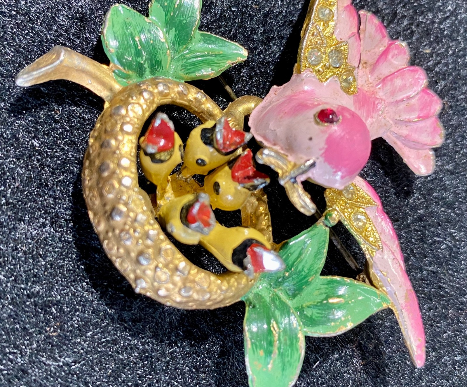 Vintage Fred Gray Corp Birds Nest Mother & Babies Enamel Metal Brooch USA 1940s