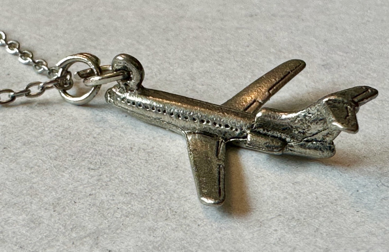 VINTAGE AIRPLANE JET PLANE PEWTER CHARM 1 1/4″ PENDANT NECKLACE 20″+