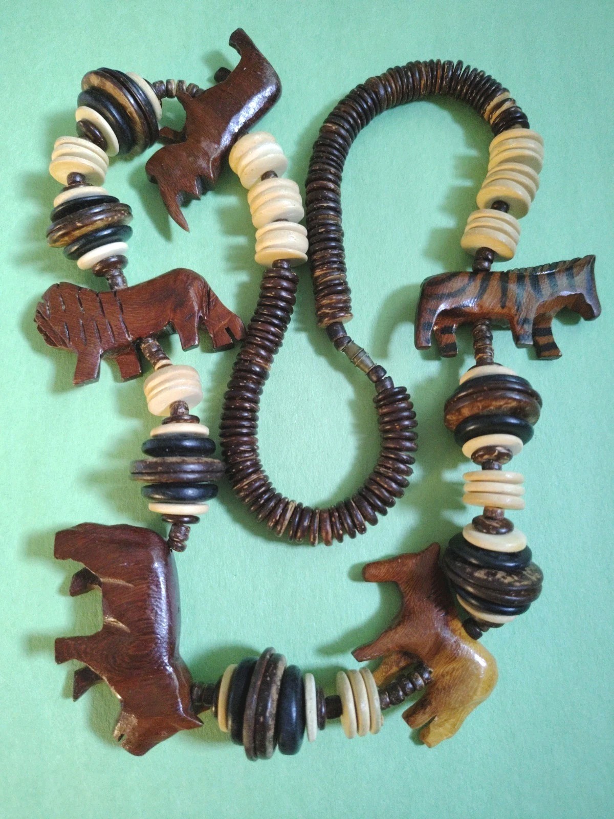 Vintage Large Wooden SAFARI ANIMALS & COCONUT SHELL Beaded Necklace