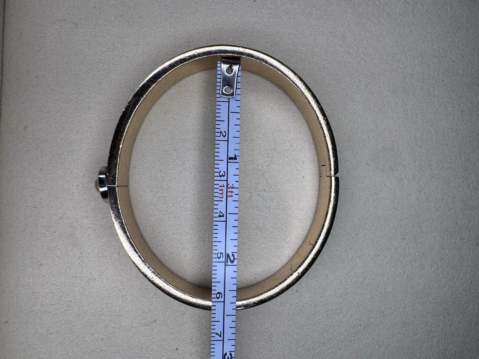 Henri Bendel White Enamel Screw Motif Bangle Bracelet Gold Tone Hinged Designer