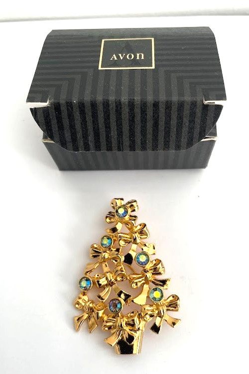 NIB Vintage Signed Avon 1992 Collectible Rhinestone Christmas Tree Pin / Brooch