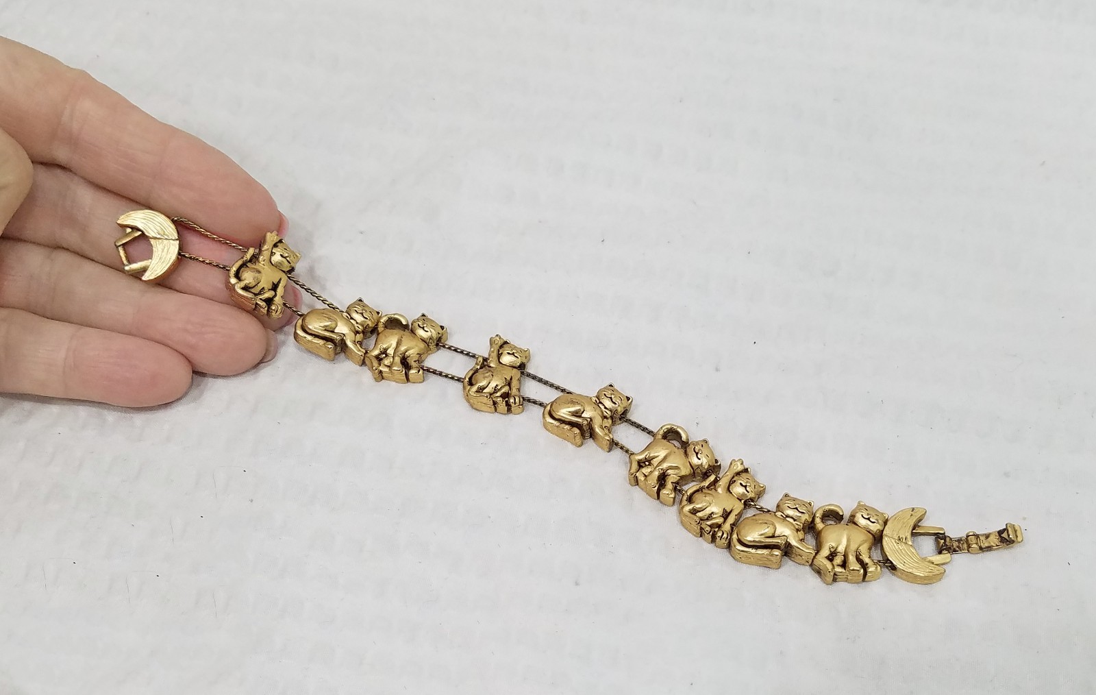 Vintage Circa 1990 Pretty Kool Gold Tone Figural Kitty Kat Slider Charm Bracelet