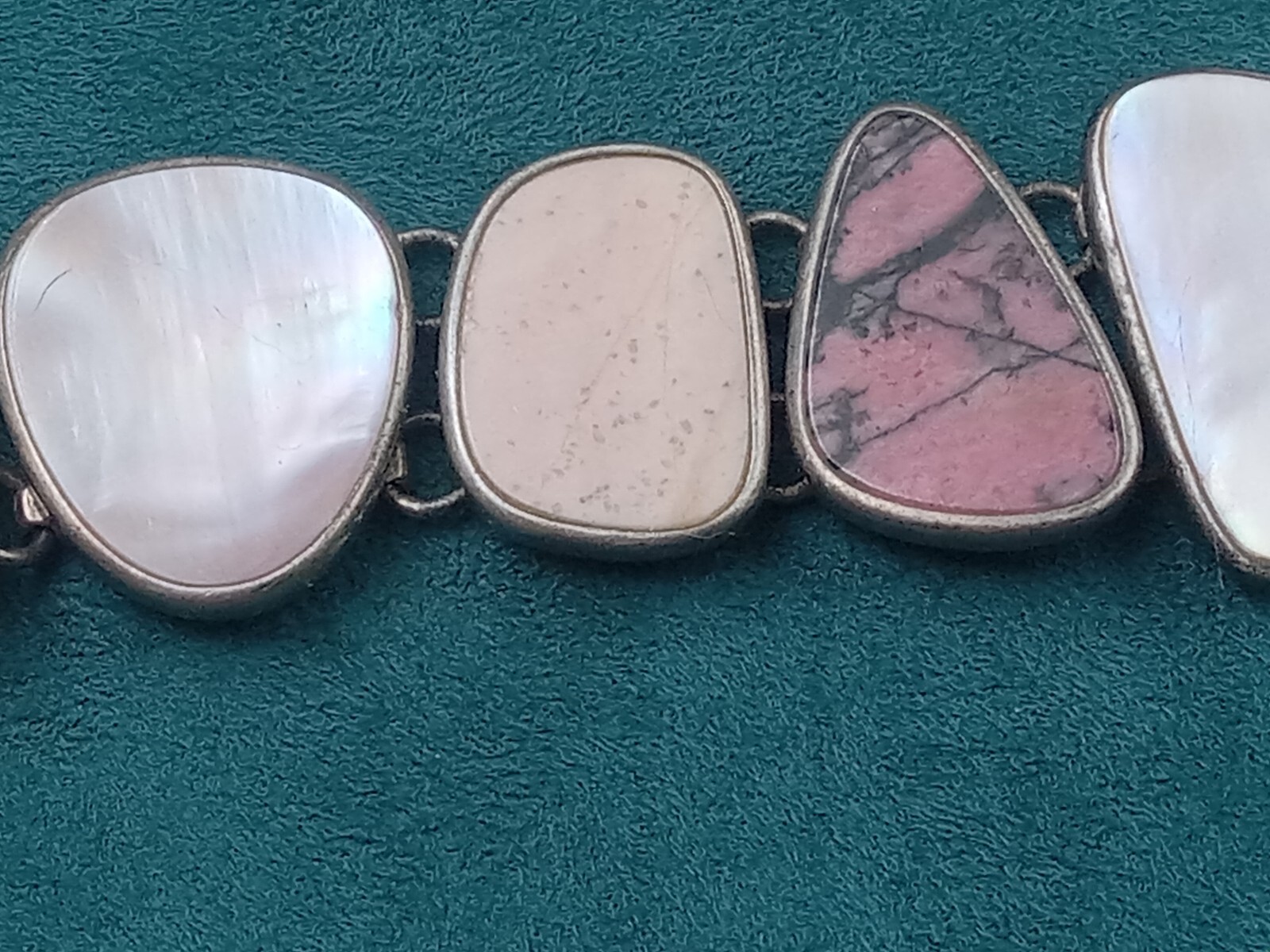 Sterling Silver 7.5″ Long Link Bracelet w. Mother of Pearl & Agate Settings: 44g