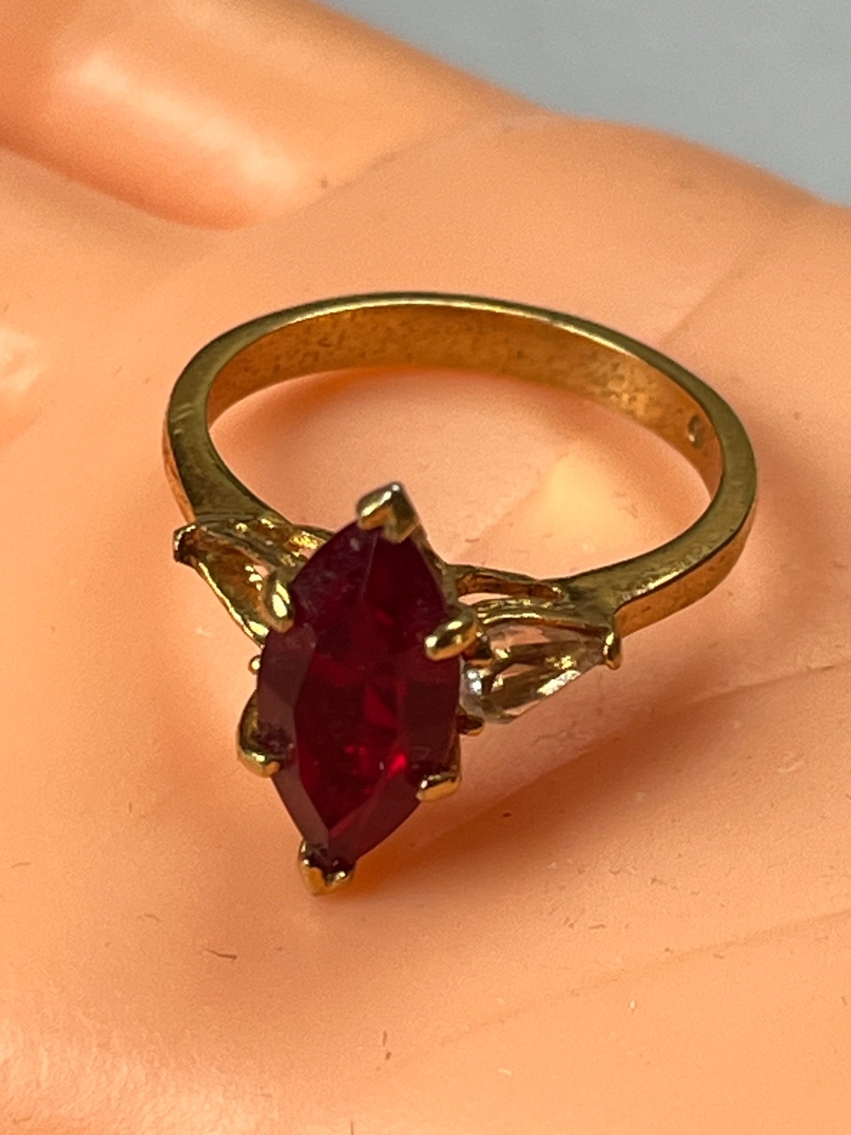 High Set Ruby Red Marquis Rhinestone w Side Accents Goldtone Band Ring Size 8.75