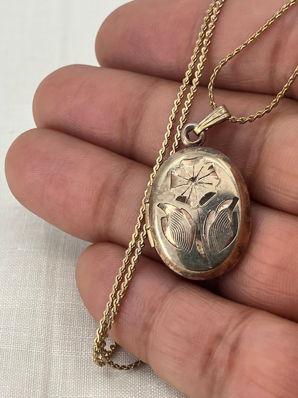 Vintage Locket Pendant Necklace Sterling Silver Vermeil Etched Flower 4g READ