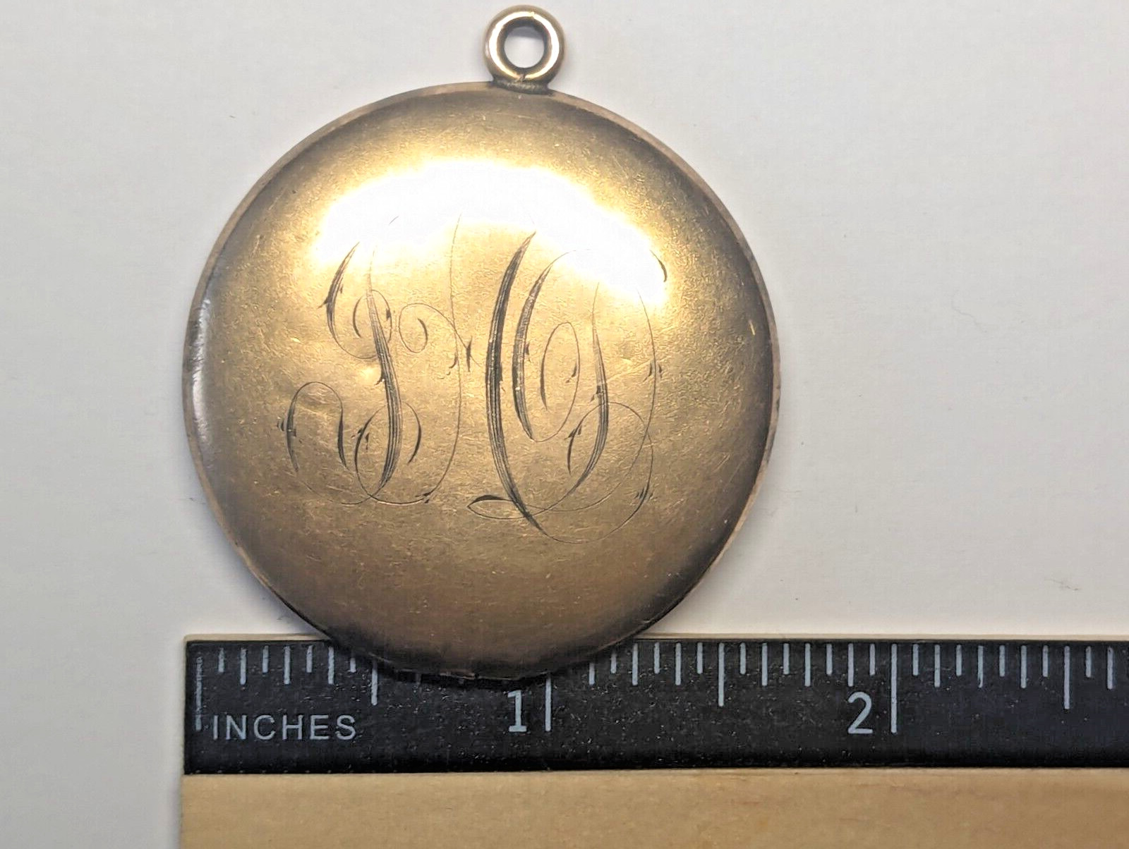 VINTAGE GOLD FILLED PHOTO PICTURE LOCKET PENDANT MONO ABOUT 1 10/16″ WIDE