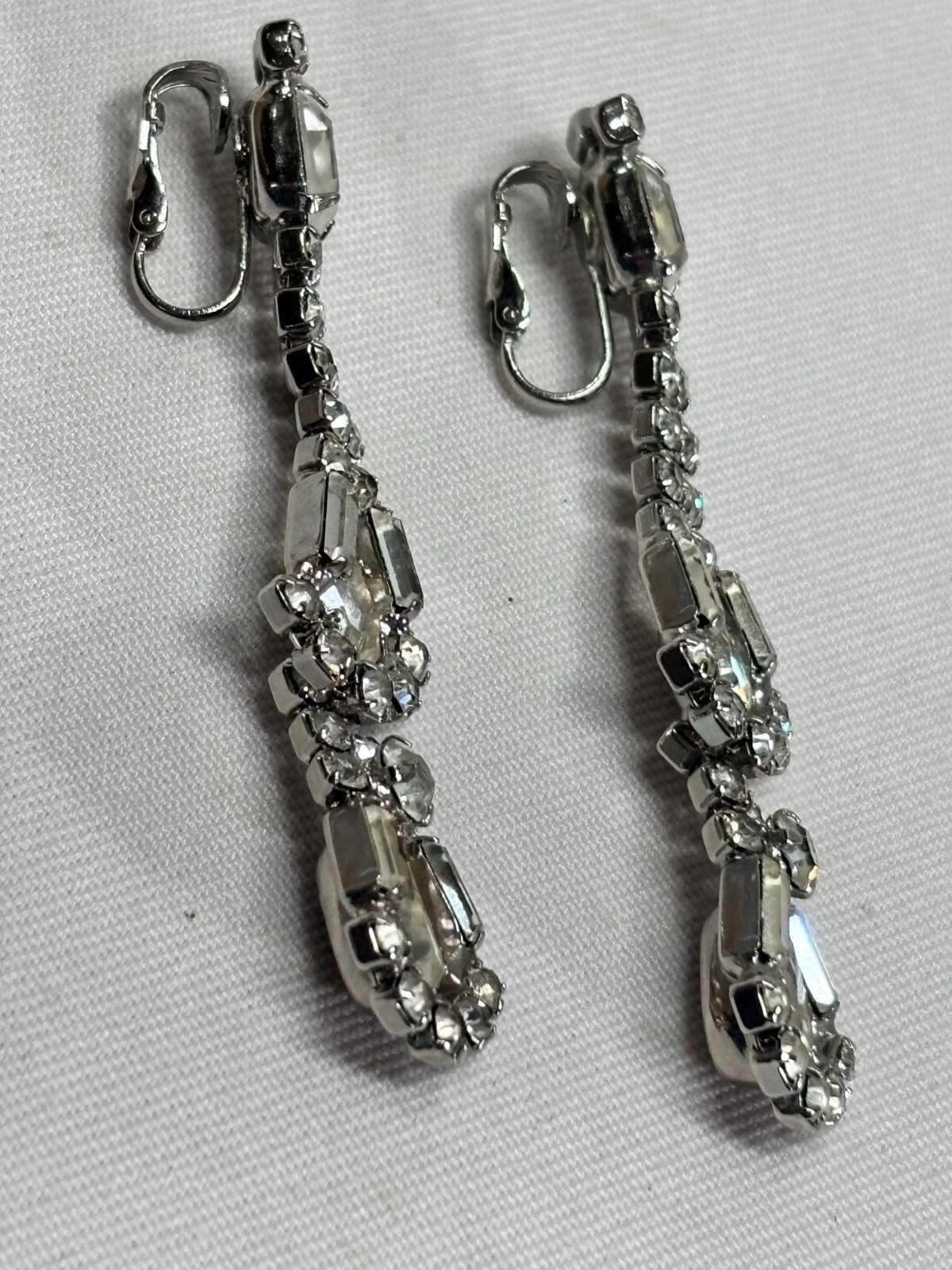 Vintage multi clear Rhinestones 3″ Dangling Clip Earrings – No missing Stones