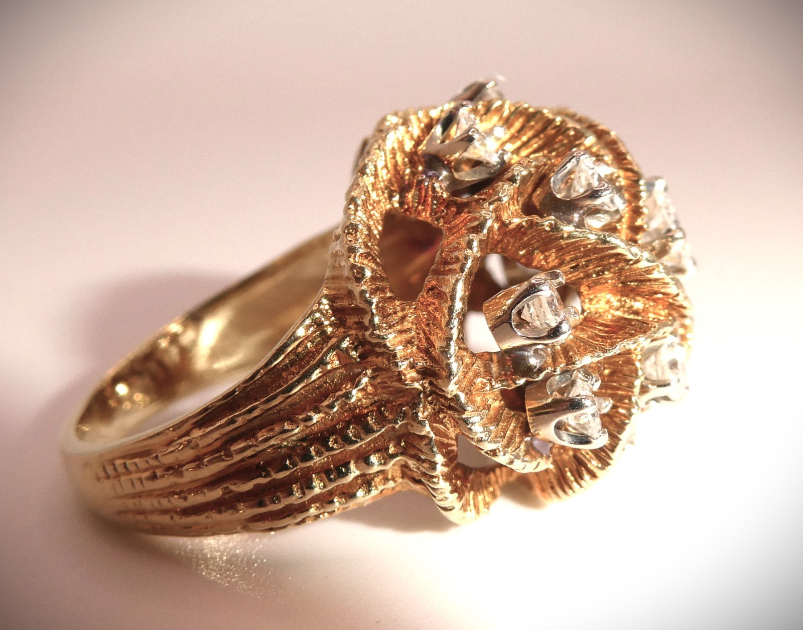 Vintage Estate 18K Gold LEON Ring Textured Ribbon Dome Bombe Diamond 11g 1cttw