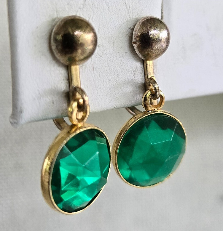 Vintage Green Acrylic Crystal Open Bezel Dangle Gold Tone Clip Earrings 1″