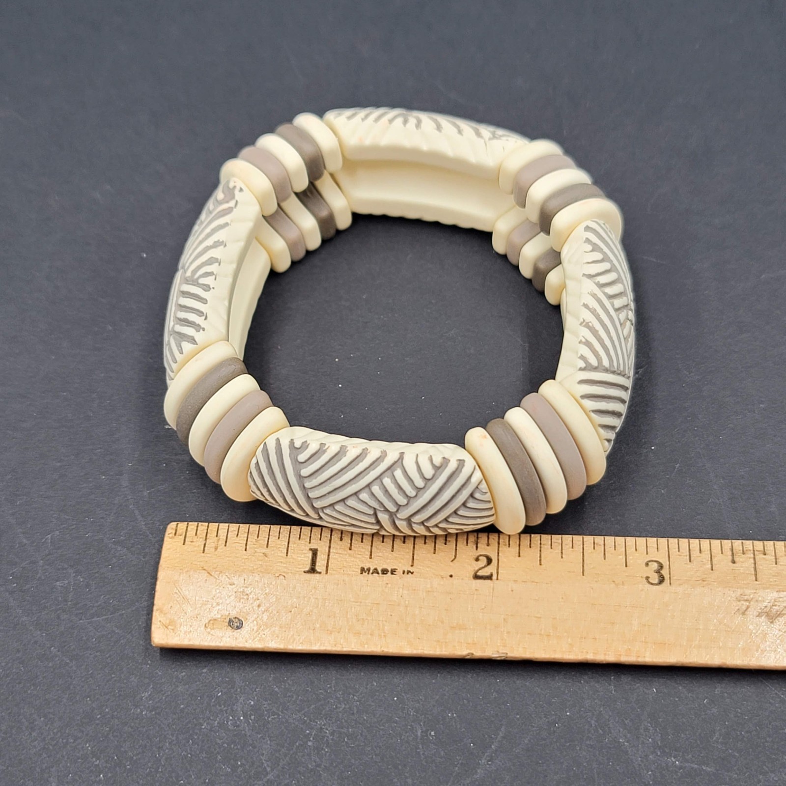 Vintage Avon Sirocco Bracelet Molded Plastic Expansion Stretch Bracelet 6.5″