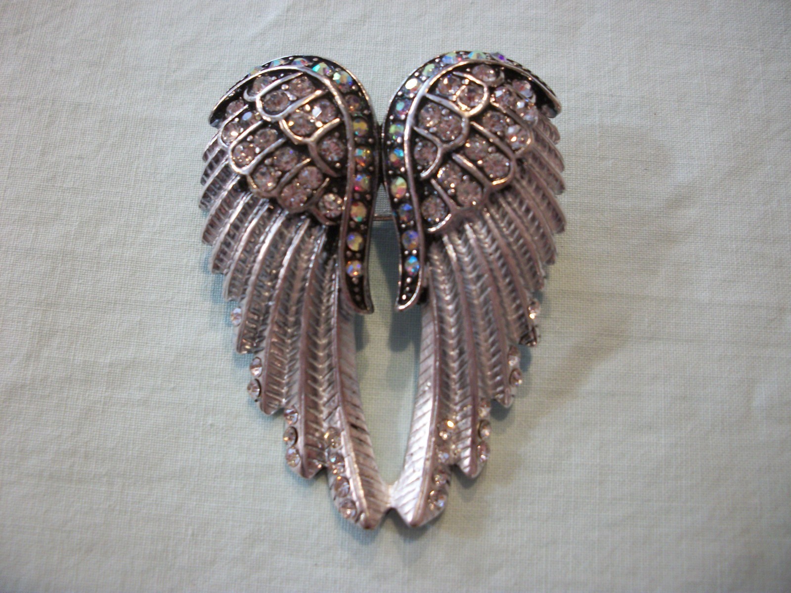 VTG SiLVERTONE/AURORA BOREALIS/CLEAR RHINESTONE (ANGEL WINGS) PIN/PENDANT COMBO