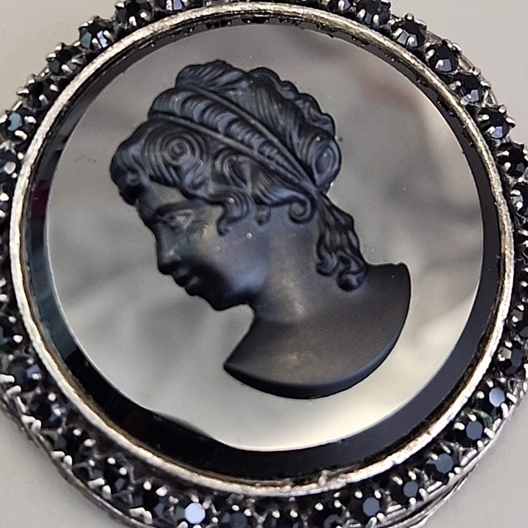 Vintage Original By Robert Cameo Brooch Pendant Black Glass Round Rhinestones 2″