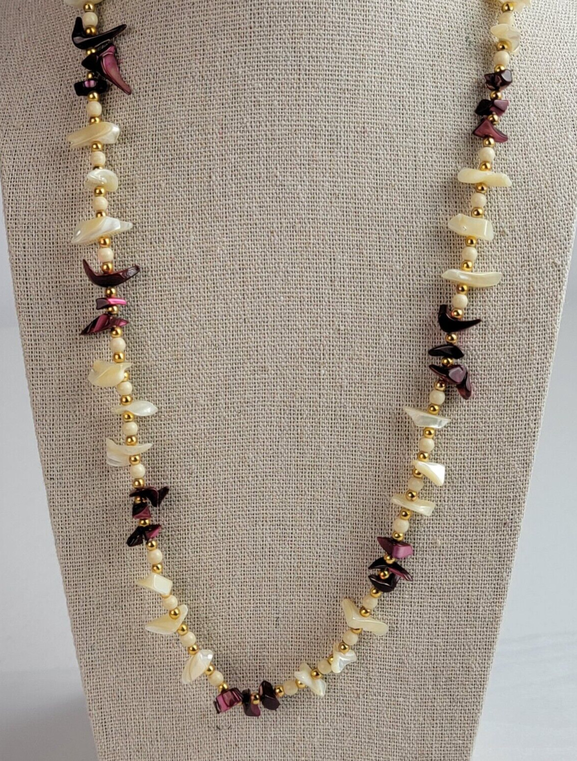 Gold-Tone Red Garnet And Mother Of Pearl Chip Beaded Necklace Cream Red 23.5 In
