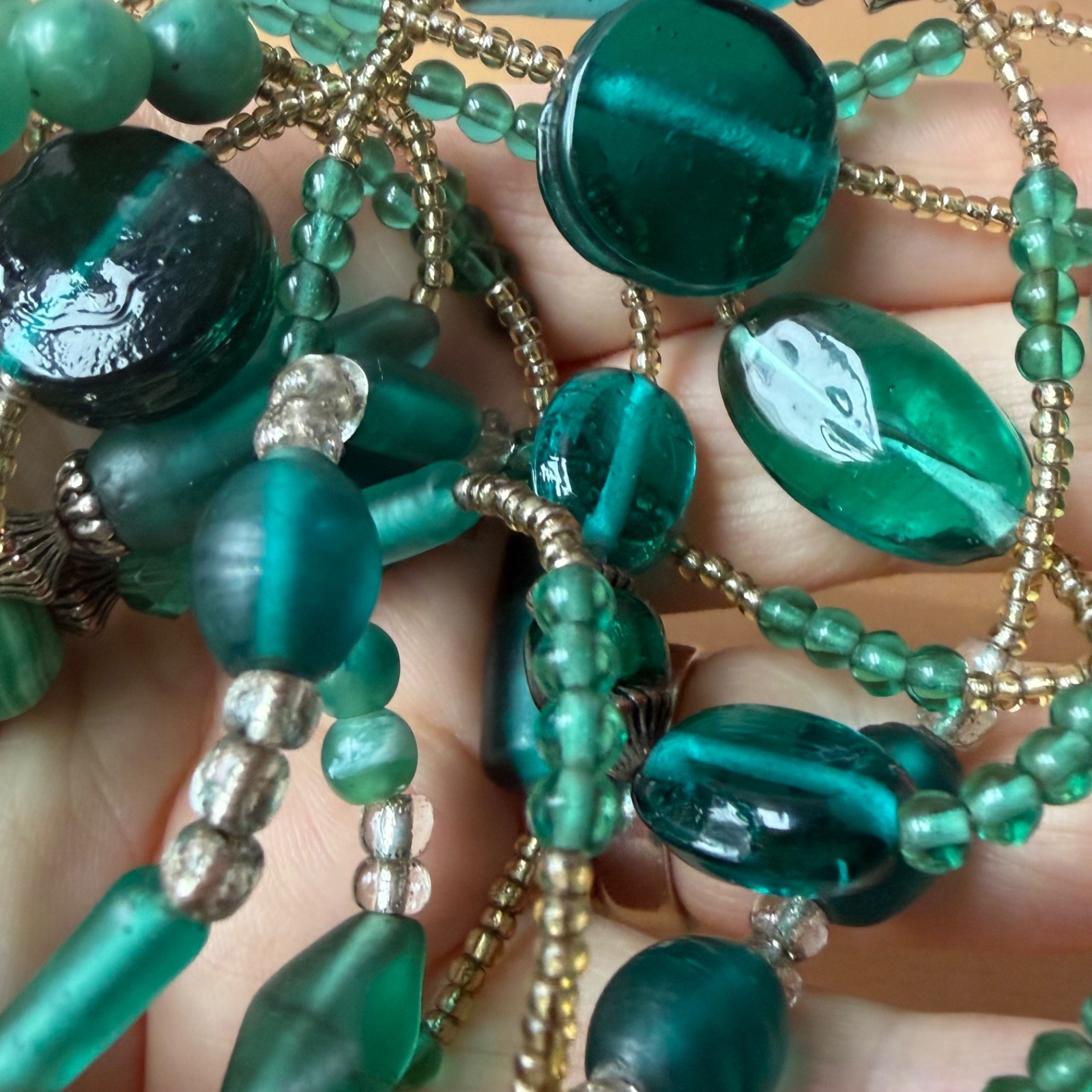 VINTAGE VIVID EMERALD GREEN COLOR MULTISHAPE GLASS BEADS LONG STATEMENT NECKLACE