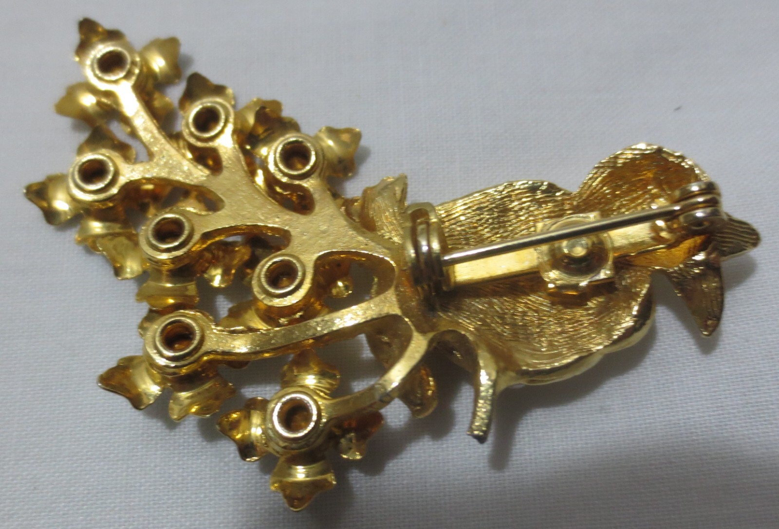 Vtg Bird brooch Faux pearls, rhinestones enamel petals