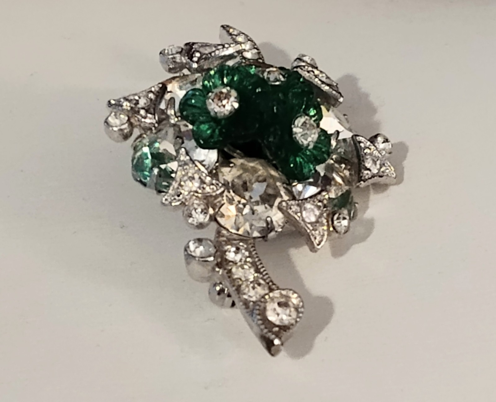 Vintage Stunning Eisenberg Ice Clear & Emerald Green Crystal Bouquet Brooch 6808