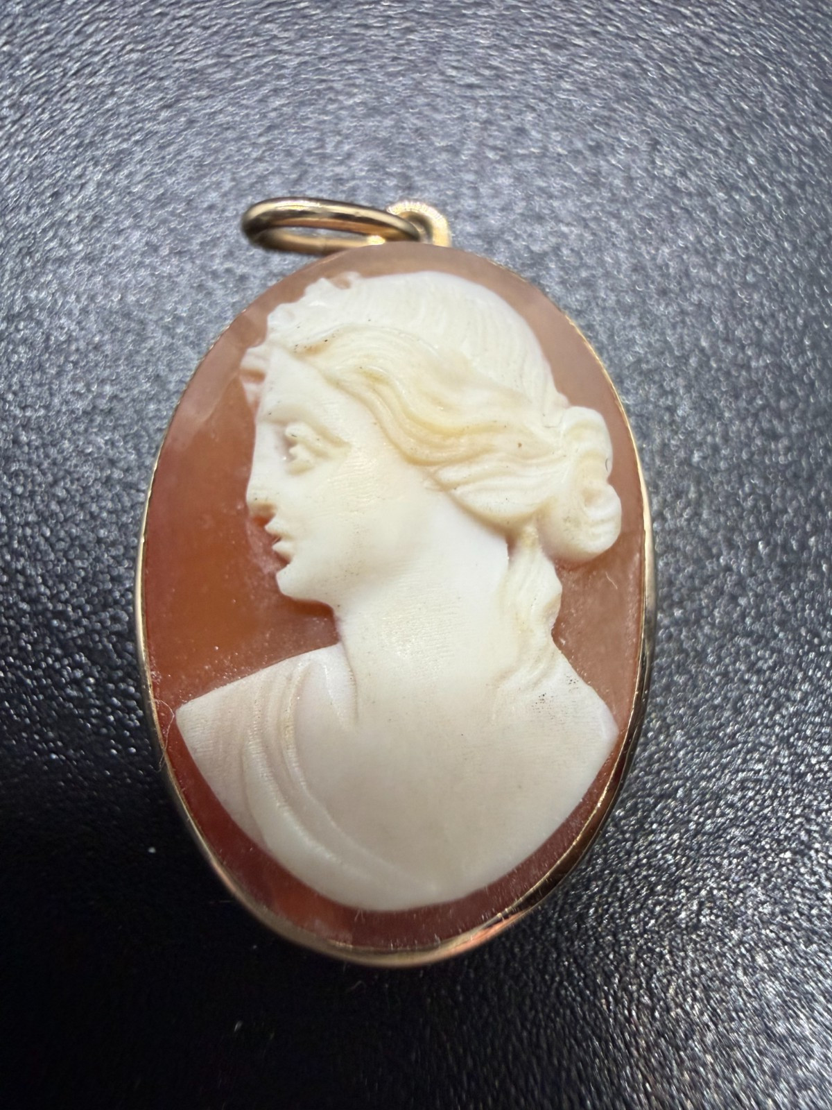 Vintage 14K Yellow Gold Cameo Pendant Shell Portrait Oval .75″ X .50″ 1.53grams.