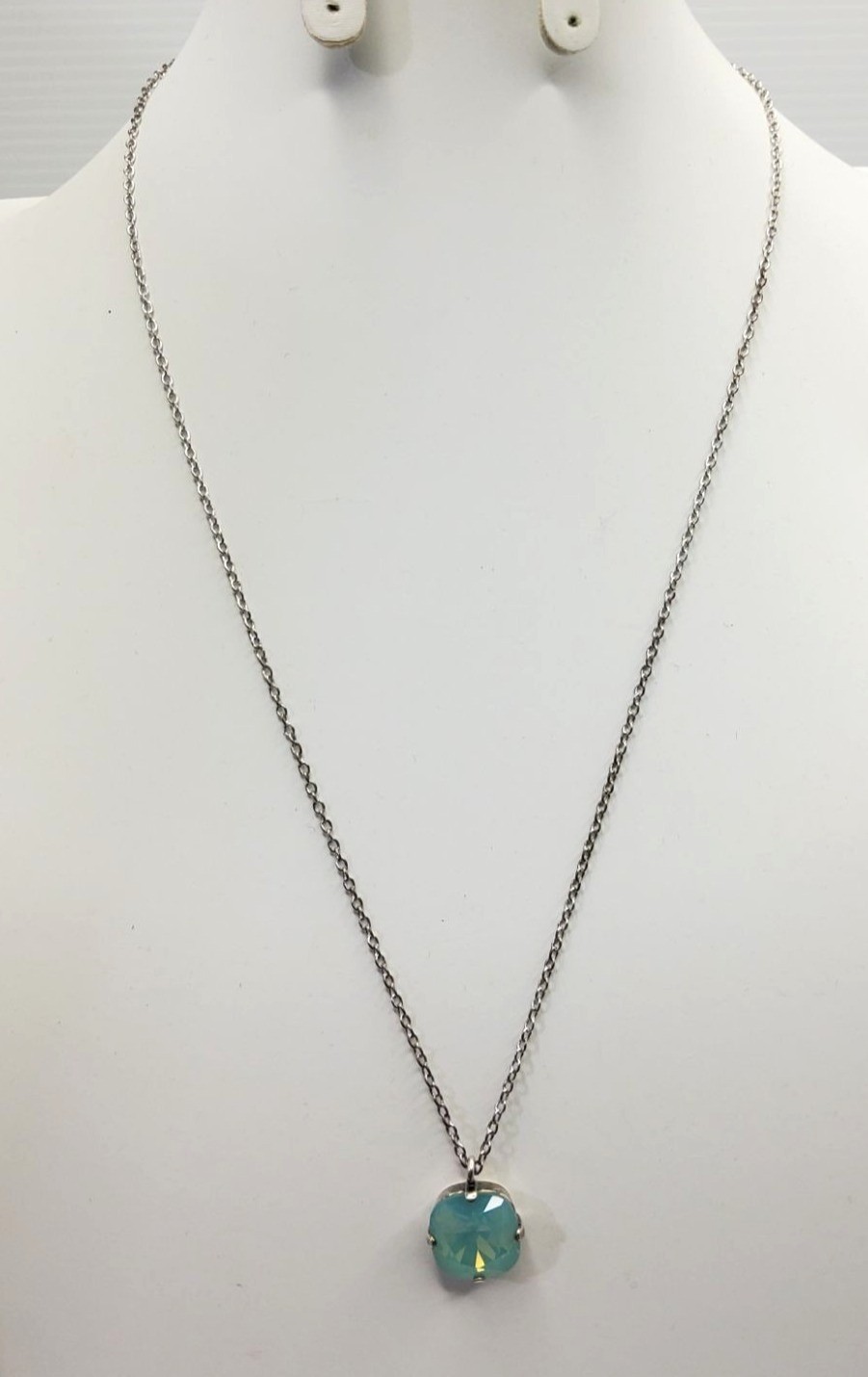 Vintage Kriker de Jewelry Co Beautiful Moonstone 9.5″ necklace.