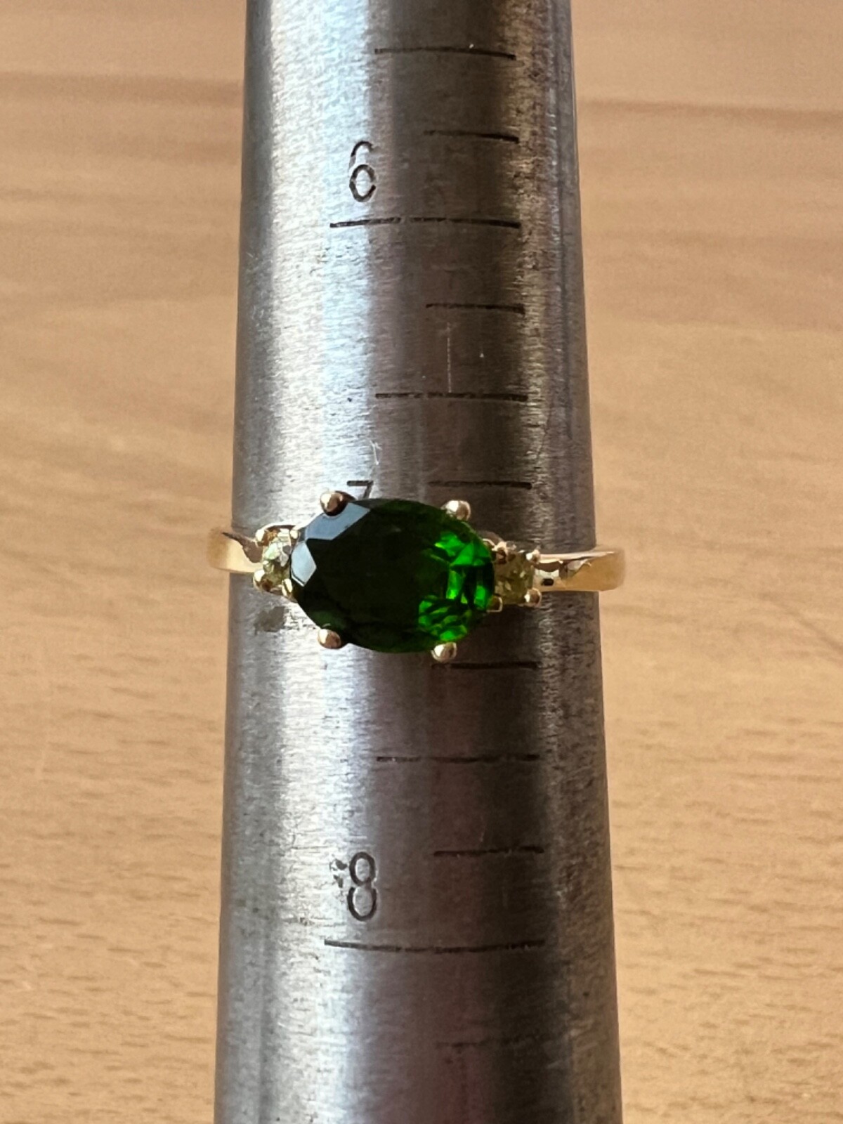 VINTAGE 14K GOLD OVAL EAST WEST SET DESIGN DIOPSIDE VIVID GREEN TOURMALINE RING