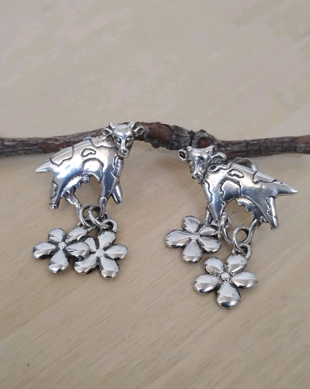 Vintage Shube Dakota West 925 Sterling Silver Cow Flower Dangle Earrings