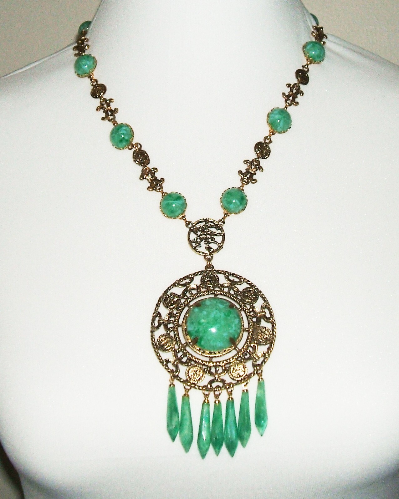Vintage GOLDETTE GREEN PEKING GLASS ASIAN Influence NECKLACE Please READ Pics