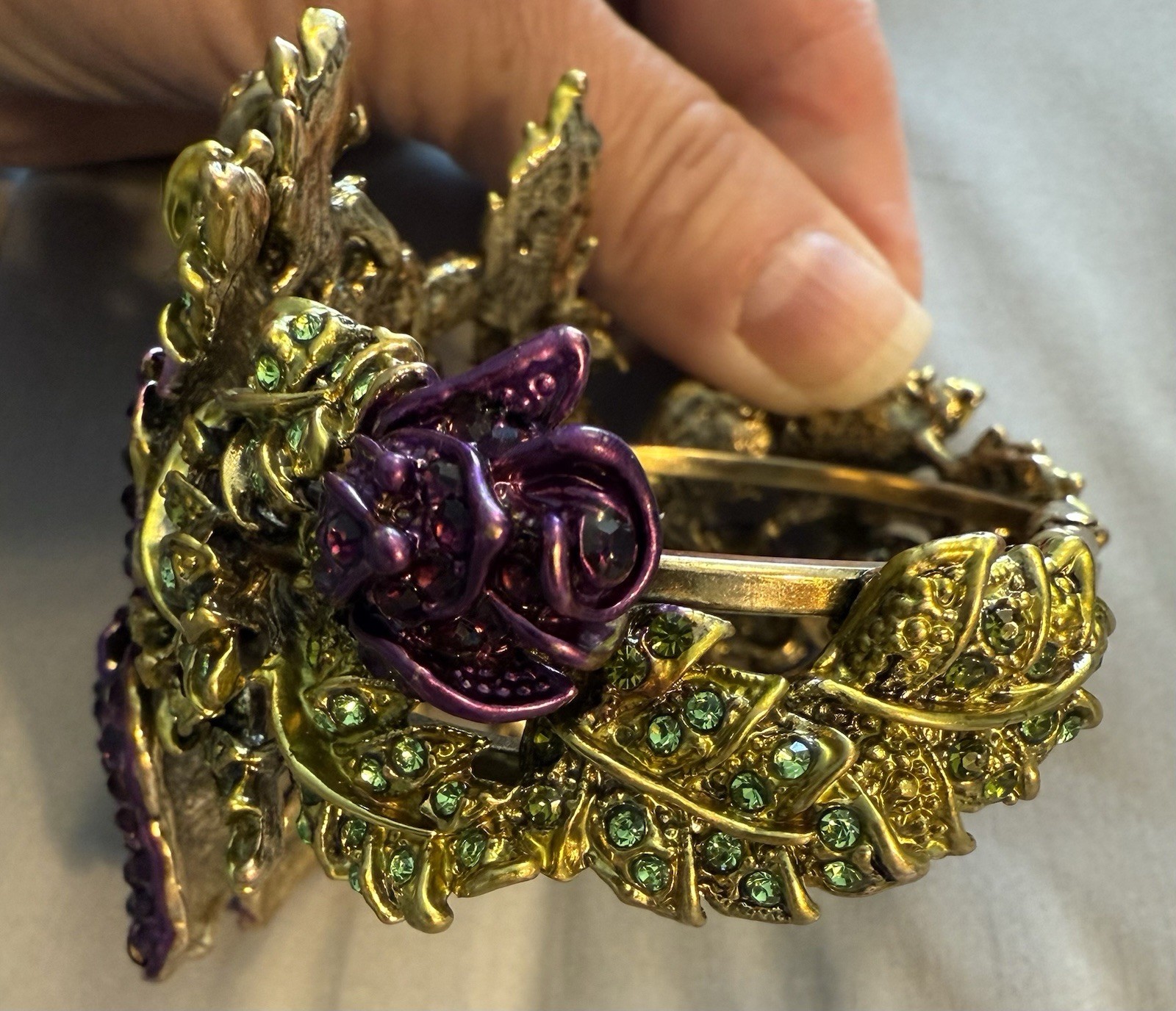 VTG OPC CRYSTAL RHINESTONE PURPLE ROSE BRACELET WITH BUMBLE BEE! STUNNING!