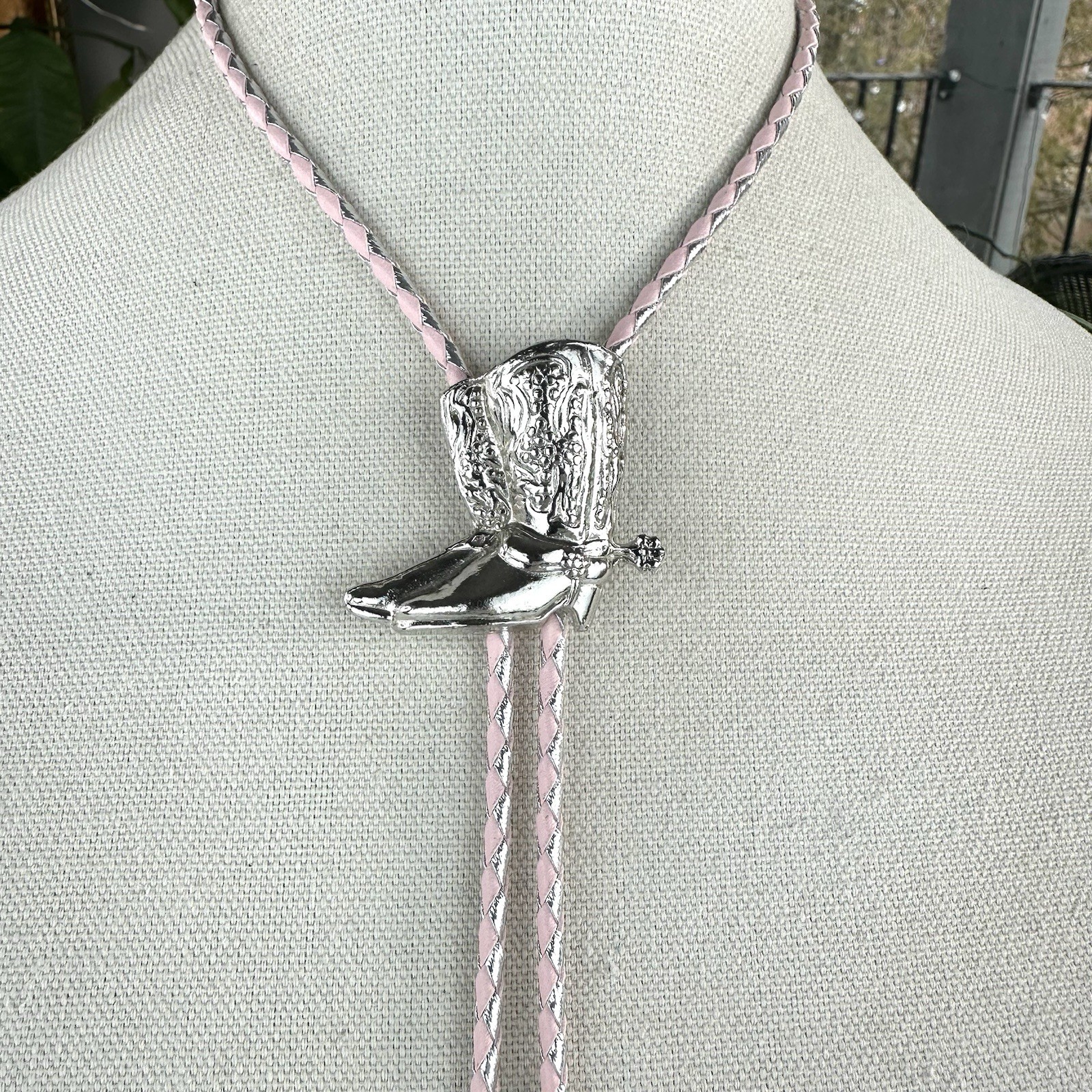 Stunning Vintage 90s Chrome Silver Tone Boots And Spurs Western Bolo Tie