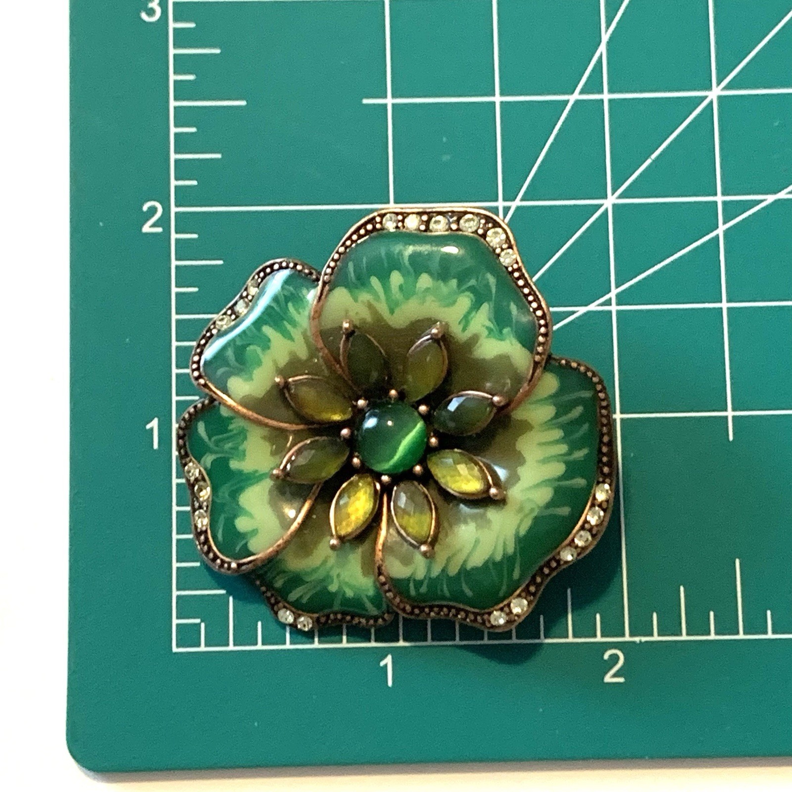 VTG Liz Claiborne Vibrant Brooch Green & Lime Enamel Pansy Cats Eye Flower Pin