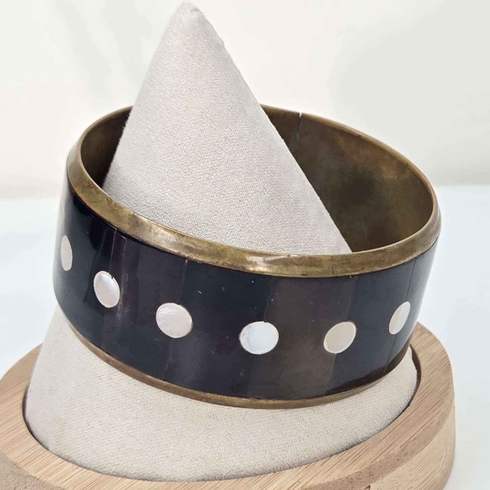 Vintage 8 Inch Gold Tone Metal Black Stone And White Shell Inlay Bangle Bracelet