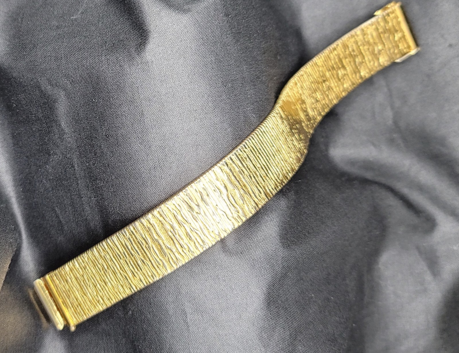 Monet 1960s Gold Tone Vertical Design Safety Clasp 7.5 5/8th Wide Nice Weight