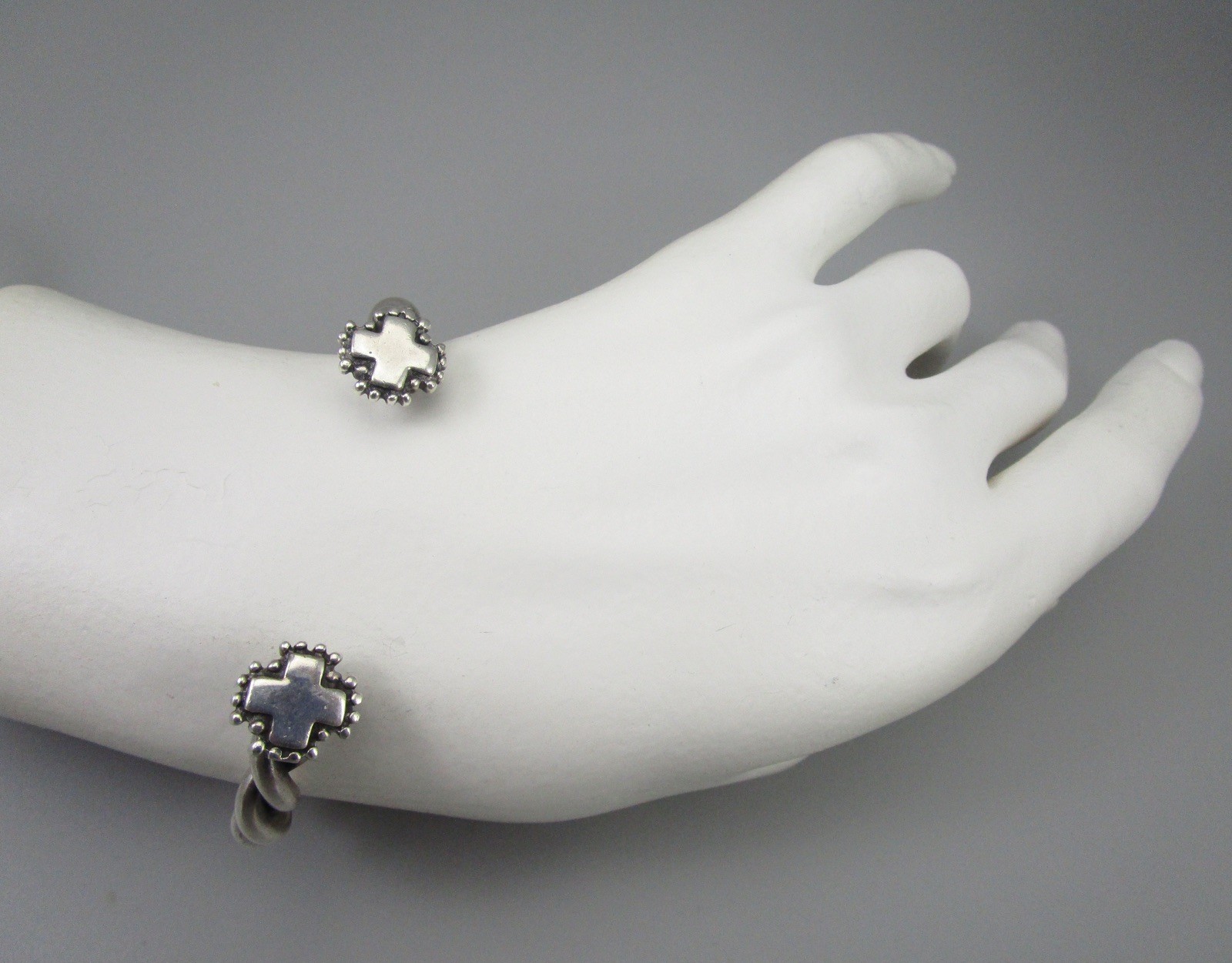 UNUSUAL DIAN MALOUF STERLING SILVER BEADED CROSS CUFF BRACELET – 30 GRAMS