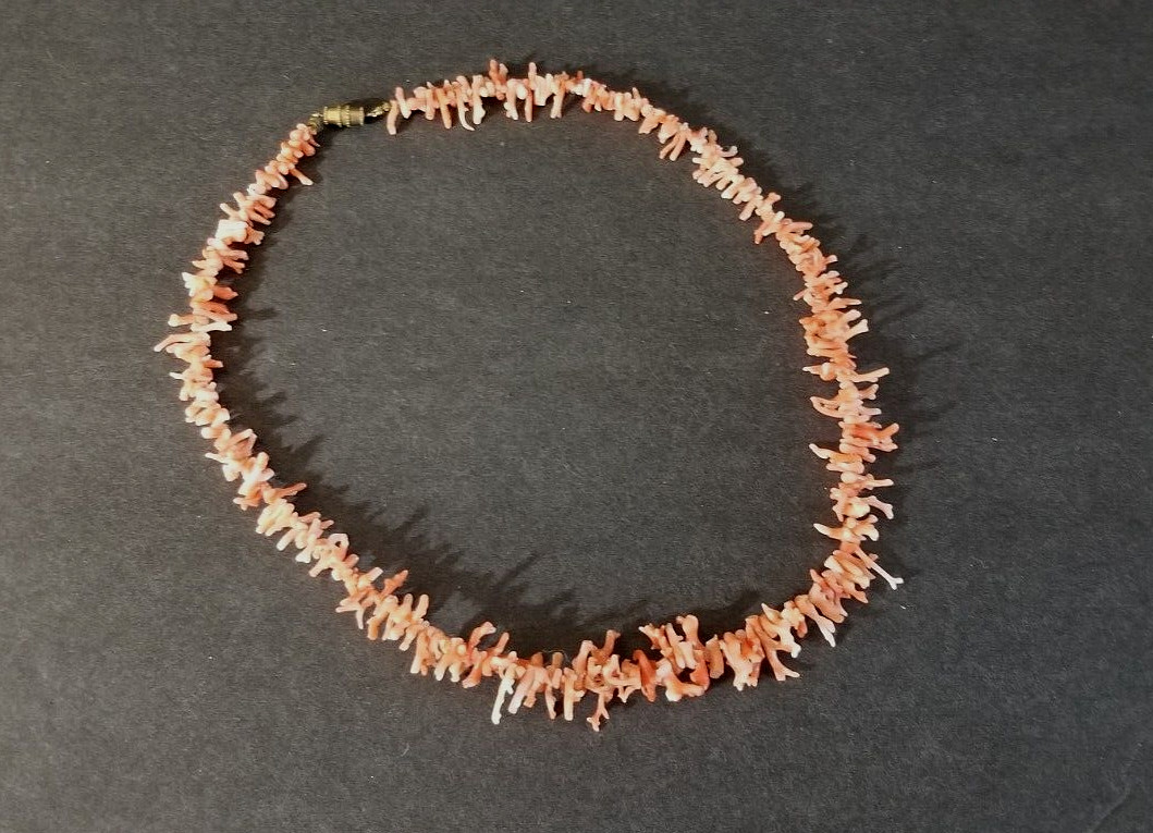 Vintage Branch CORAL Natural Graduated Pink/Salmon Color Necklace 19″Long