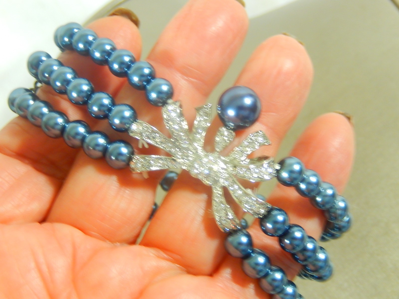 VTG 3 ROW TAHIAN GLASS PEARL W/ RHINESTONE BOW W PEARL DROP STRETCH BRACELET