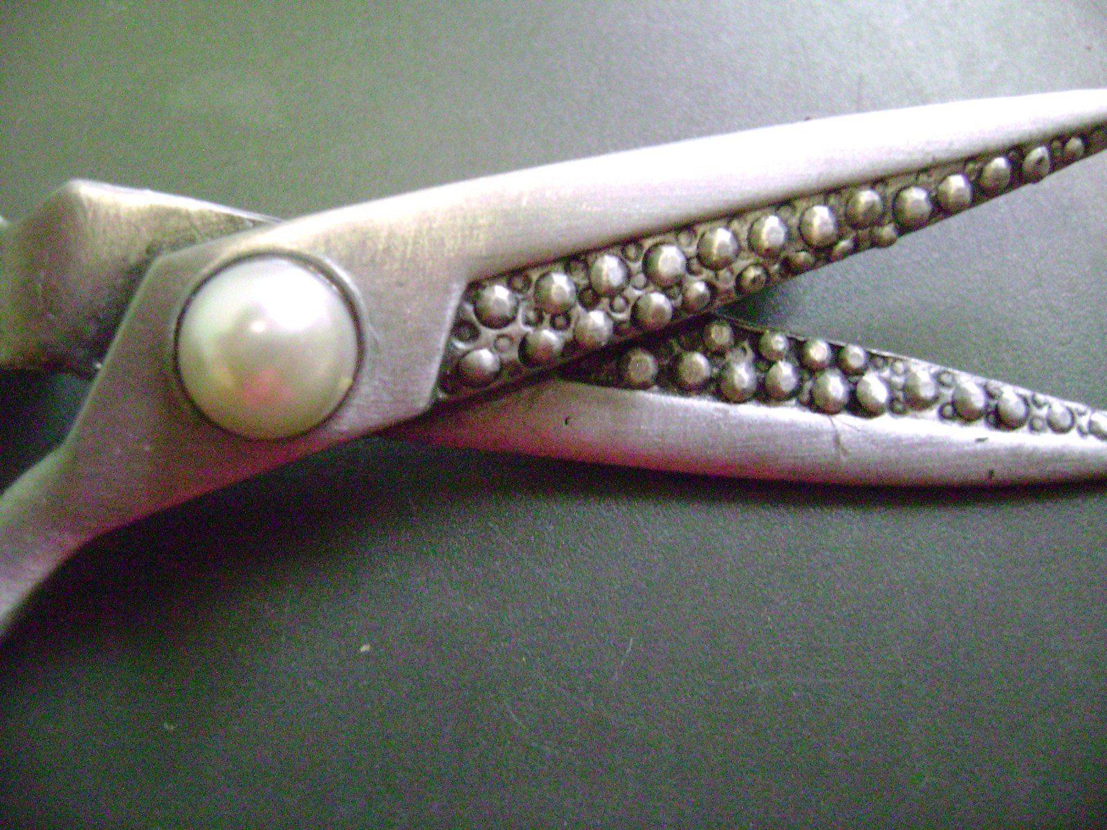 NEW OLD STOCK- PEWTER FAUX PEARL LARGE SCISSORS BROOCH!!!
