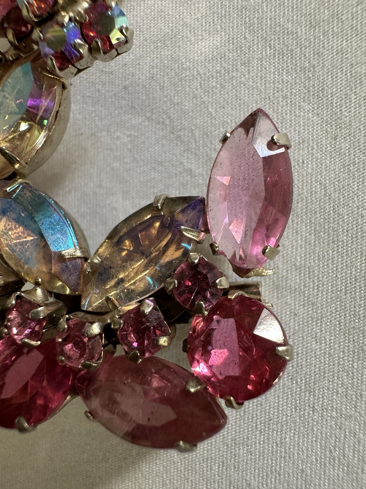 vintage DeLizza & Elster (Juliana) pink and aurora borealis rhinestone brooch